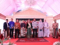 Bupati, Uji Nurdi Bersama Istrinya Hadiri Acara Pernikahan Putri Wakil Bupati Bantaeng