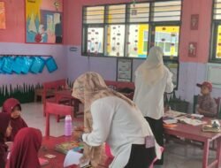 Tekan Angka Penyakit Cacingan dan Demam Berdarah, UPT Puskesmas Dampang Sambangi Sekolah Berikan Obat Pada Anak